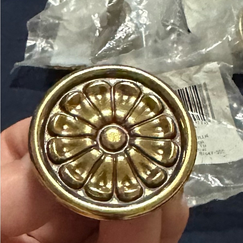 Lot Of 6 Vtg NOS In Package Belwith  1 1/2” Round Gold Drawer Pull P201-LP USA